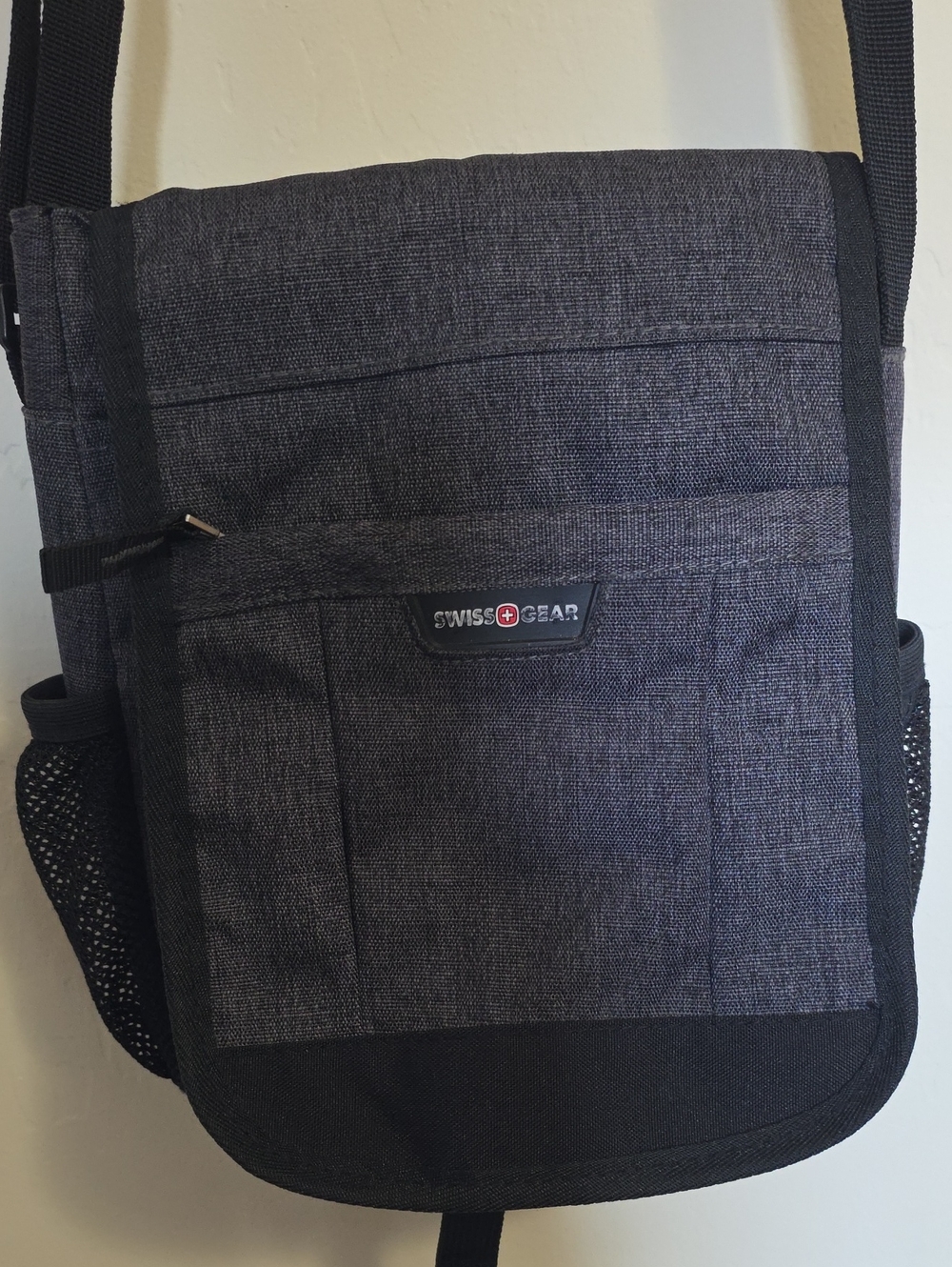 SwissGear Two-Tone Black and Gray Cross Body Purse